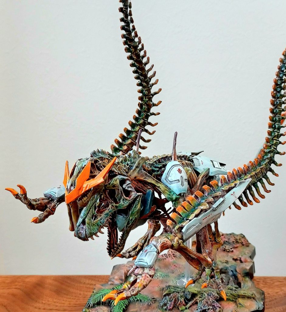 レクスのフレームは撤去しましたが、外装は以外と使ってます。見えずらいですが、胸部も普通にあり。ミキシングとしては30mmなんかの延長線上にあると考えてます。ちなみに頭部の小学8年生部分以外は全てバンダイ製ということで素性は結構明らか。