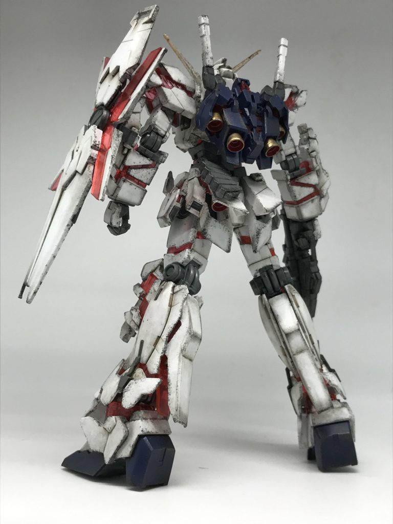 ユニコーンガンダムって脚長すぎない?長すぎてちょっとカッコ悪い気がするのは私だけだろうか…?