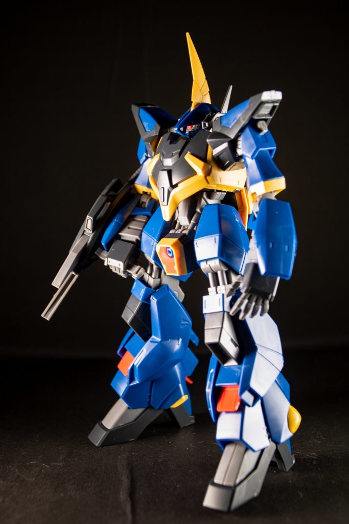 サイド:やはり角。デザインが単純ながらもカッコいい。あとは手と大きいのがいいところだ