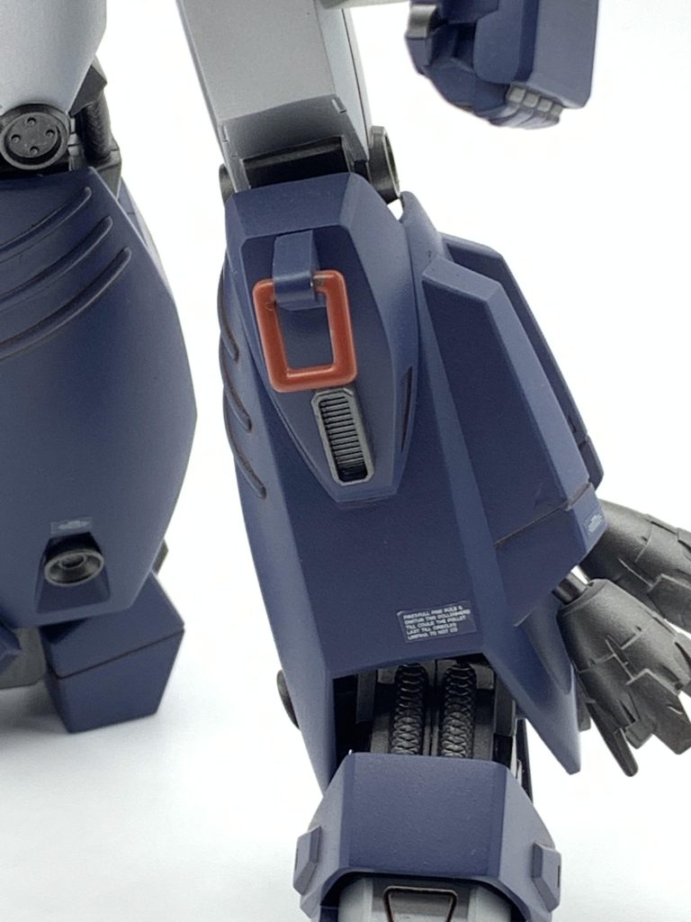 ダグラムっぽさを出す為に、膝にはフックを追加