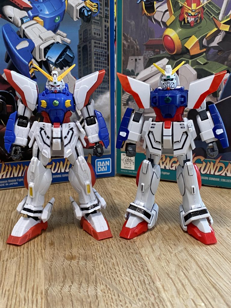 旧キットと並べて。大きさはほとんど同じですね。でも顔の大きさをはじめ、全体のバランスは全く異なります(笑)もちろんGフレームの方が好みですが、胴体・腰、腕、太ももがもう少し長い方がより好みです。