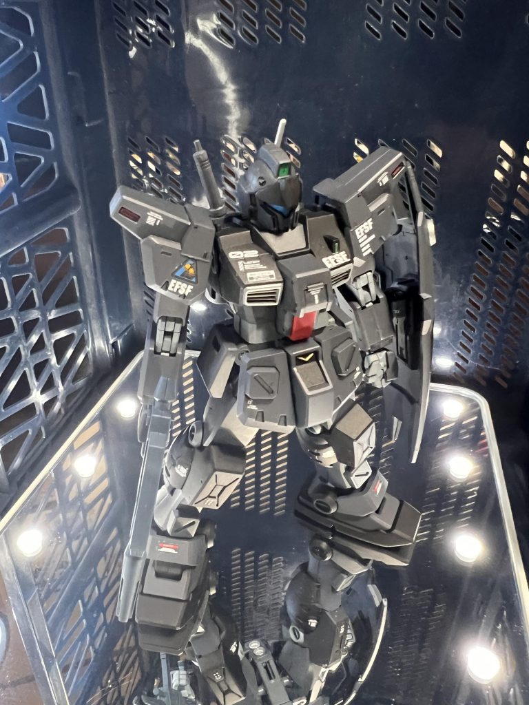 カラーはガンシップグレーを使用。