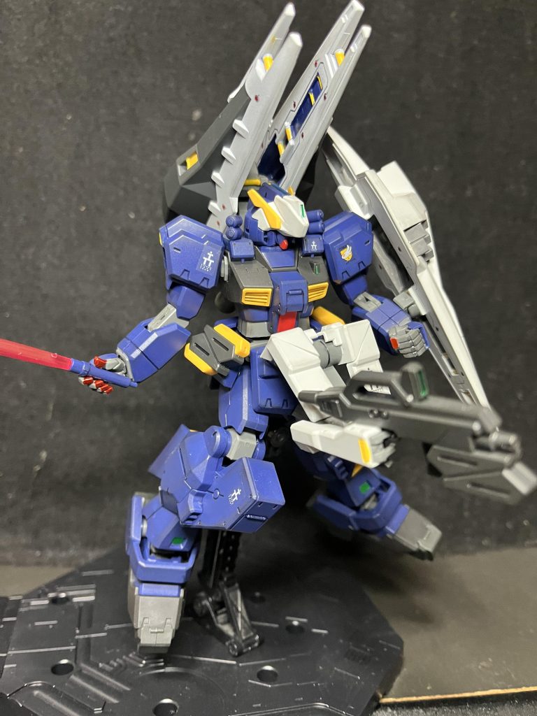 シールドブースターはヘイズル2号機から拝借して塗装しました