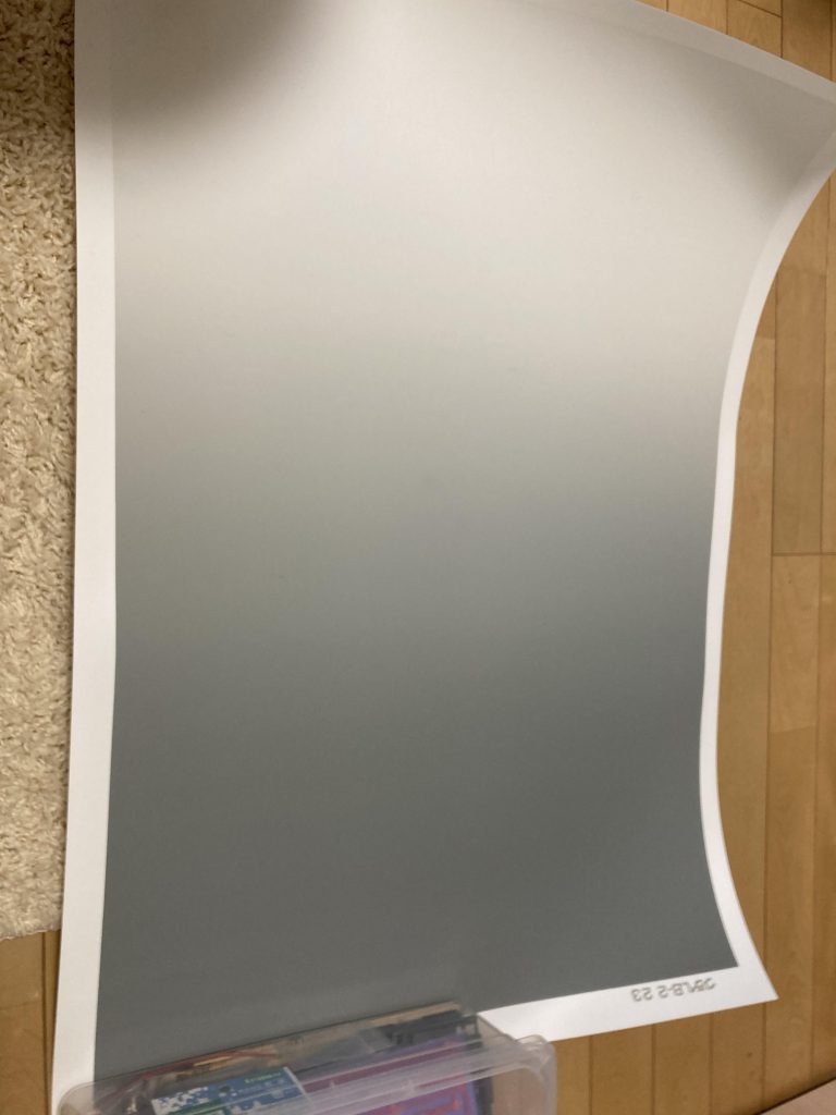 グラペという背景です。たくさんの色やサイズがあります。撮影する第一歩でした。意外と高価。これでB2サイズです。みなさんの投稿には黒が増えましたね。