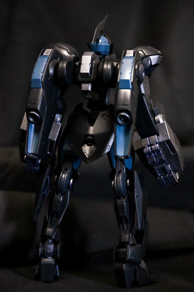 ■後ろからのショット意外とバランスが良かったフライトユニットを載せてみました。後ろから見た時の“存在感“がすごく気に入りました。無加工ではまって良かったです。【武闘派教官の一言】まぁ確かに大きな腕ではスピードが落ちるだろう。そんなもの私なら本来は脚力を鍛えてどうにかするものだが宇宙空間では仕方ない！ーーー