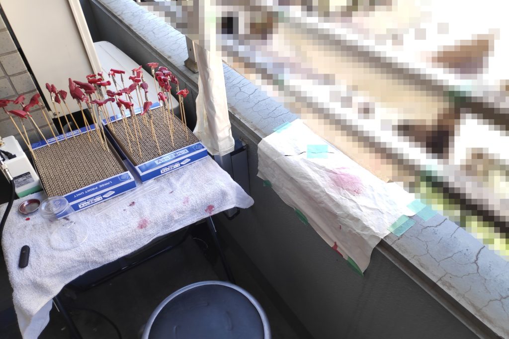 エアブラシ塗装できる部屋がなかったのでベランダで塗装してました最後にyoutubeに作成中の動画を上げたので興味ある方は是非観てください!https://youtu.be/kMvfBuqapPo