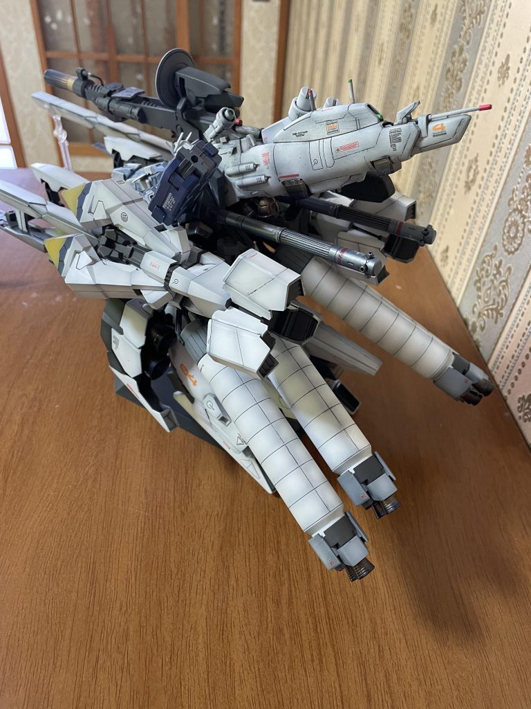 このゴテゴテ感が好きです😊バーニャはチタンの焼き色塗装しましたが、よく見えないですね😭