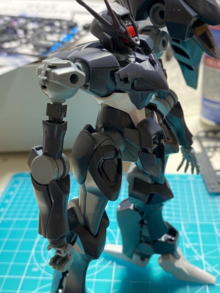 足首に関節増やして、カカトの取り付けを変更、上腕で1ブロック延長。プロポーション的にはあと首の延長ぐらいです。