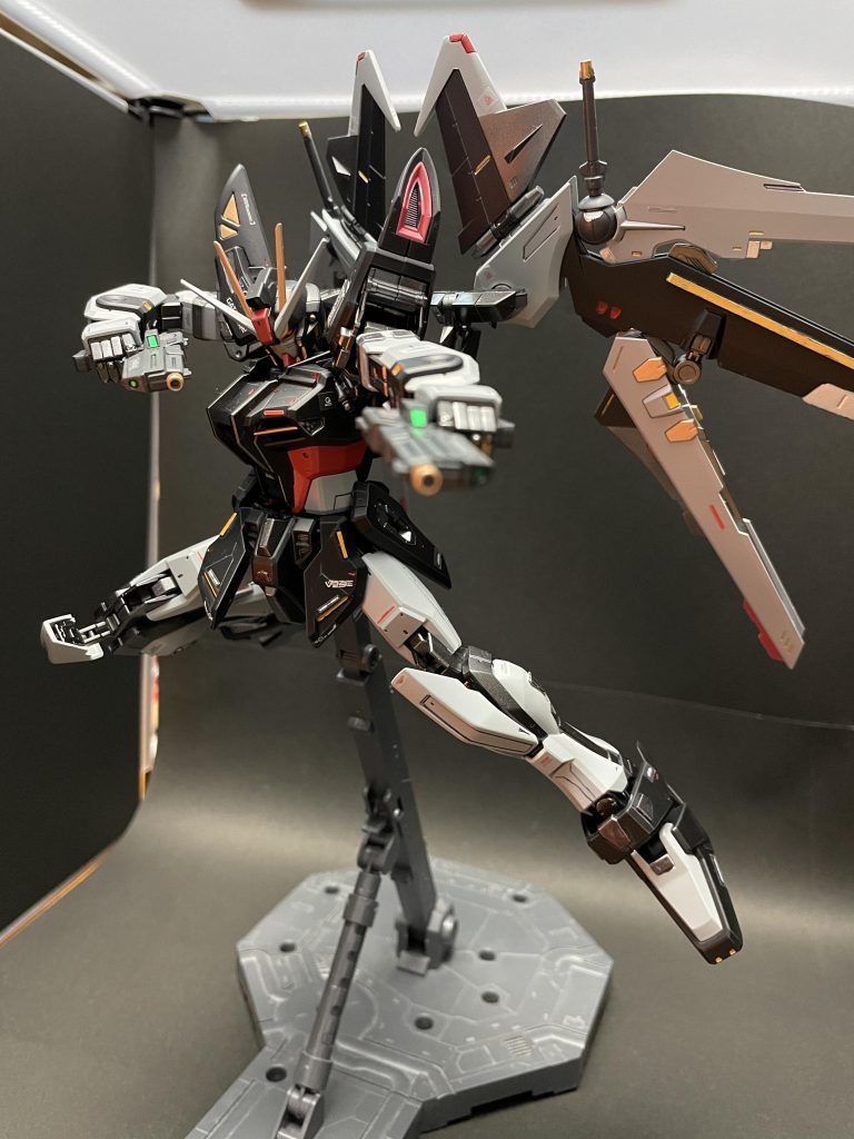 今回は30MMのカスタマイズマテリアルを使用してますライフルのレンズやセンサー部分は3Dメタリックシールを使用