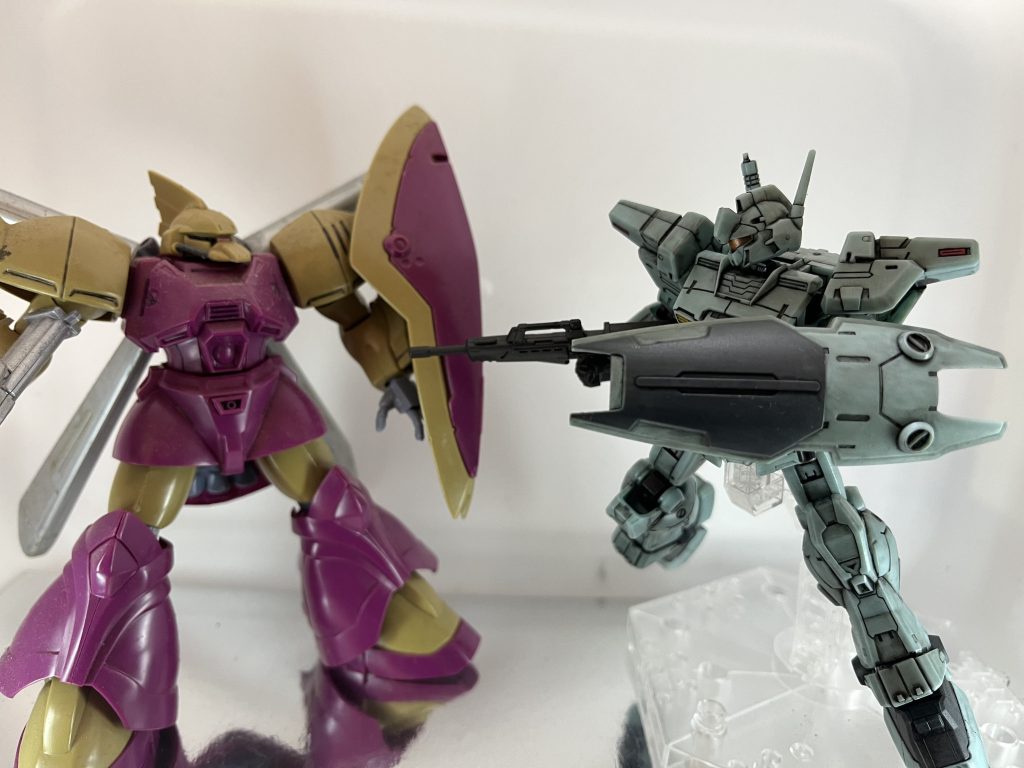 バニング『ウラキ!生きてるな⁉︎シーマ『ちっ、もう少しで落とせたものを。歯がゆいねぇ!シーマゲルググは学生時代に作ったやつをそのまま出してるので出来は御容赦を💦