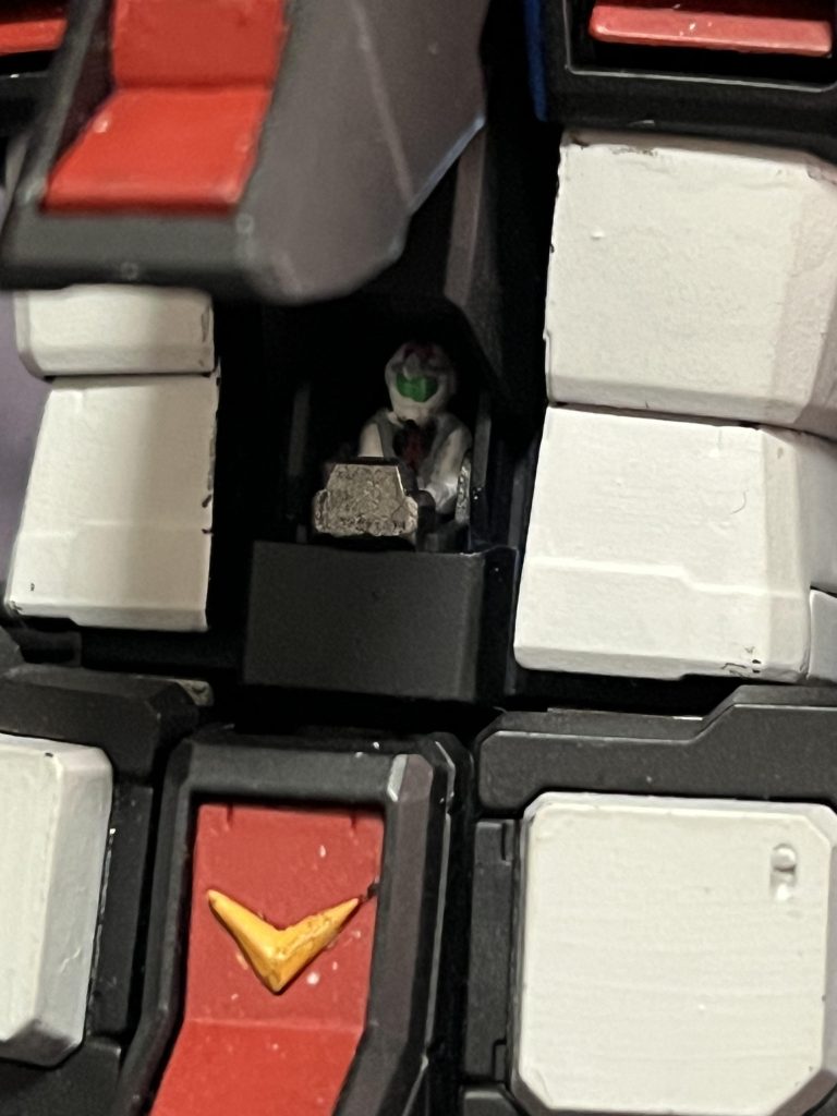 一応パイロットも塗ってます笑でもアップになると粗が目立ちます笑