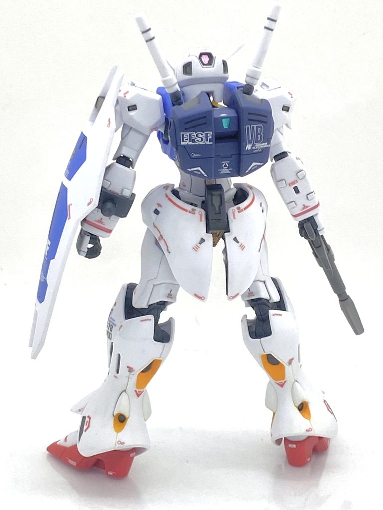 塗装箇所とカラーレシピ追加ブースターバーニア外部、バルカン、ビームライフルマズル→(ガイア)フレームメタリック(1)追加ブースターバーニア内部、腕、脚、脛等の赤いライン→(クレオス)GXメタルレッドビームライフル本体、シールド裏、各部凹モールド→(クレオス)RLM75グレーバイオレット脚部スラスター部→(ガイア)ビビッドオレンジ