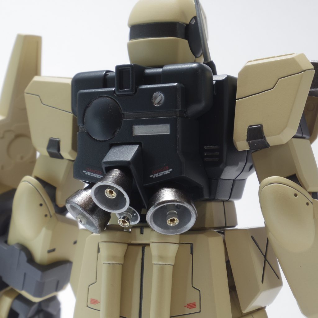 ランドセルバーニアとメタルパーツを追加しました。メタルパーツは分解した電子部品を使用してます。それっぽく見えるのでは…?