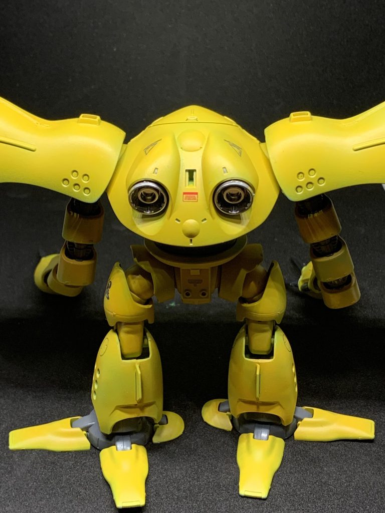 後ろ姿。背面のバーニアはガンダムマーカーのメッキシルバーで塗装しています。