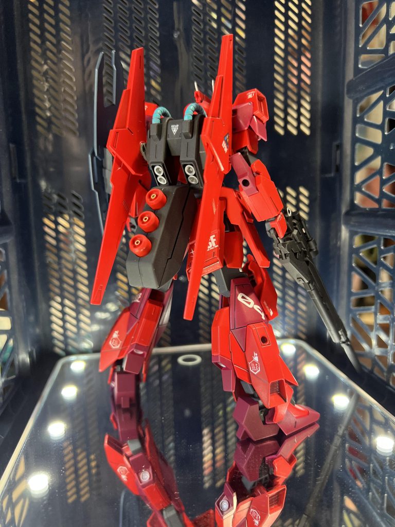 サザビーのファンネルを移植、サザビーってデカいんだなと思いました。