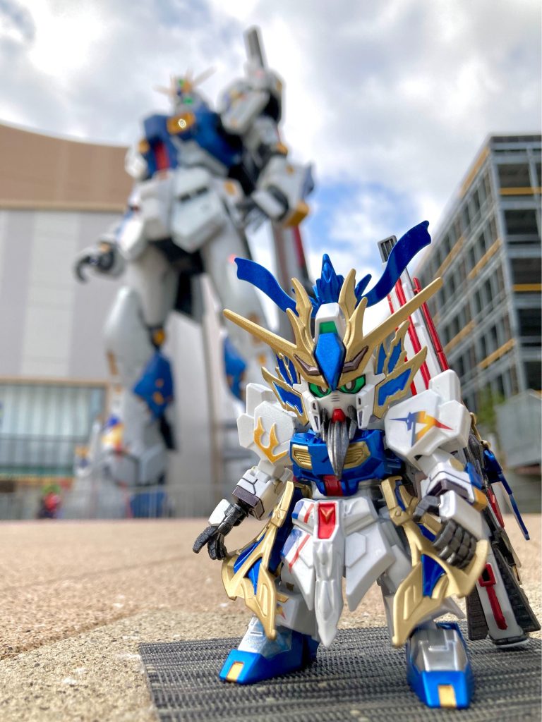 〜〜〜〜〜〜〜〜〜〜〜〜去年の春🌸ららぽーと福岡に建立された実物大νガンダム立像「RX-93ff νガンダム」をモチーフに、SD三国創傑伝の関羽雲長νガンダムをオリジナル強化形態の設定で作りました。特徴的なカラーリングへの彩色変更、ロングレンジフィンファンネルの中華風武装化など施しています。
