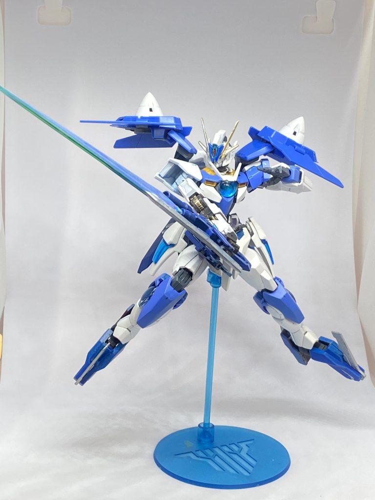 ソードモードでは刀身広めのビームサーベルが展開。