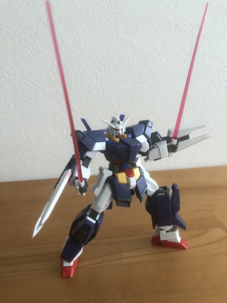 ランチャーを外したグランサ形態。アーマーも含めて脱着ギミックで色々遊べるのがこのキットの良い所。