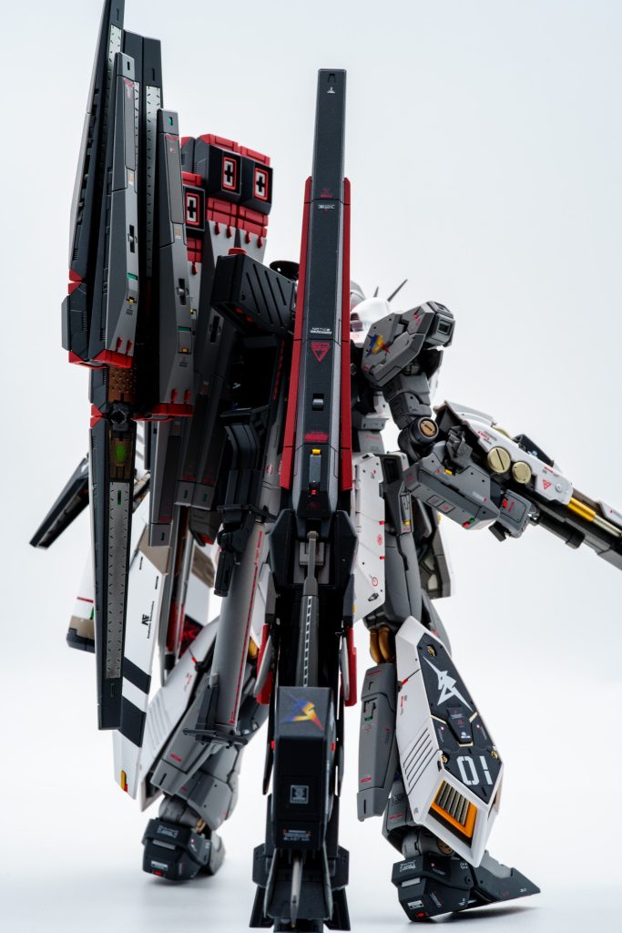 νガンダム本体はグレーを基本色としHWSは白をメインとしFAZZのようなカラーリングをイメージして塗装しました