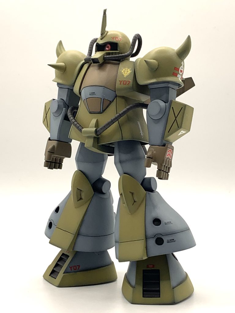 頭部はモノアイレールを狭くして、足首をボールジョイントで接続。加工したのはこの2箇所ですが、上手く化けたのではないでしょうか？