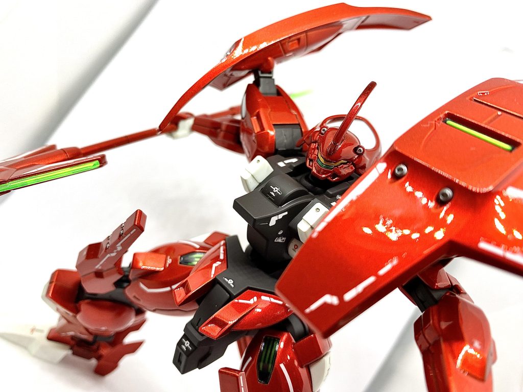 ガシガシ動かしたいんですけど、塗膜が厚過ぎてギチギチ言うので恐る恐る動かしてポーズ取ってます笑