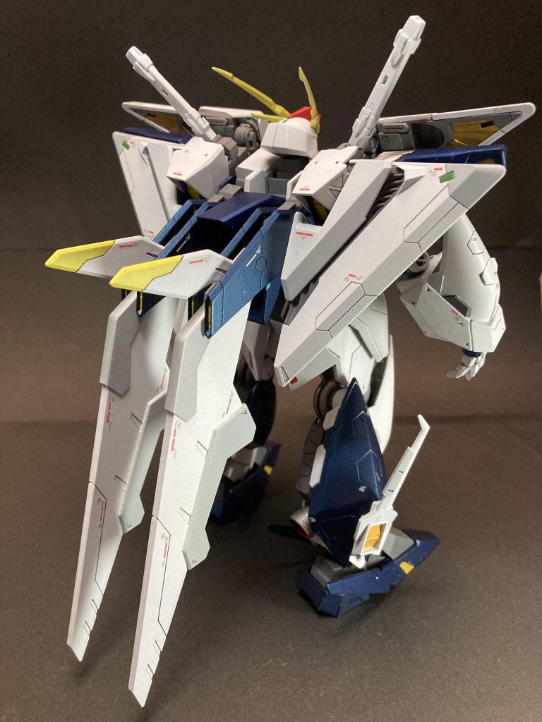 ブルー部分は水性ホビーカラーのメタリックブルーの上にスモークグレーで色味を調整してます。全体に新しく入手したUVカットスムースクリア吹いてみました。少しだけ勝手が違う印象です。UVカットされちゃう事を先日教えて頂いたので、トップコート後、蛍光エナメルやレッドチップなど追加