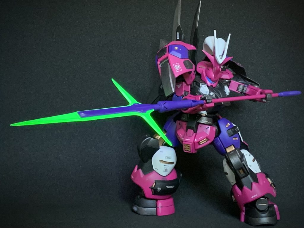 黒い背景もありですね。武器が光るし♪