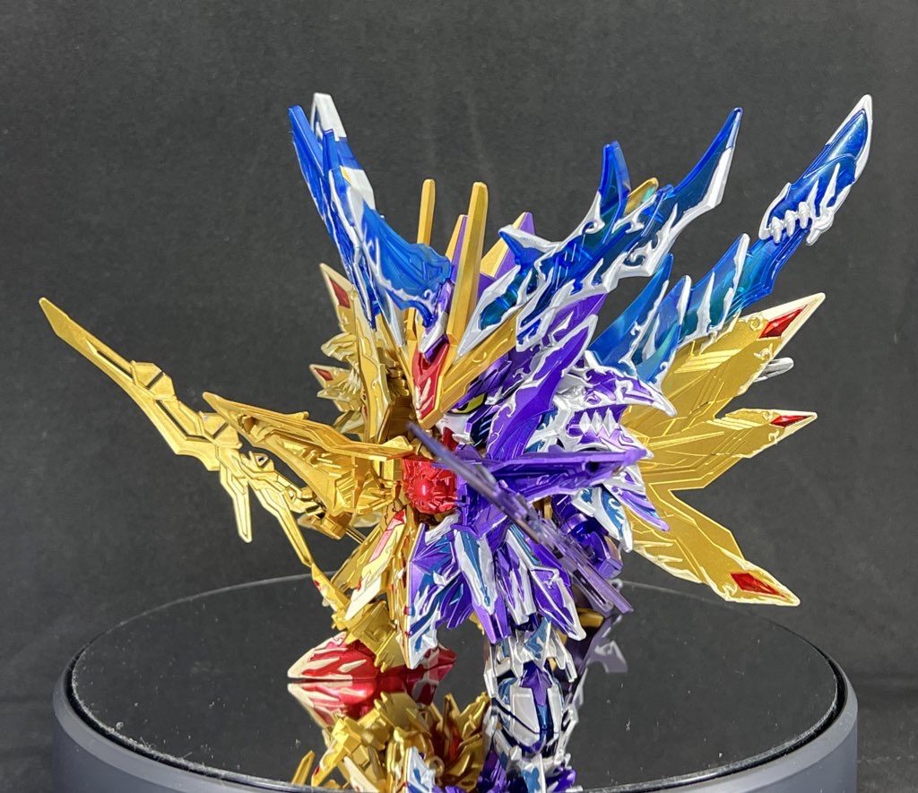 言うまでもなく剣は捏造ですっス今後の機体に専用剣が付いてくれるといいなぁ干渉する箇所も多く全塗装しちゃってることもあり基本的には見たまんまの置物なので写真は以上ですっ