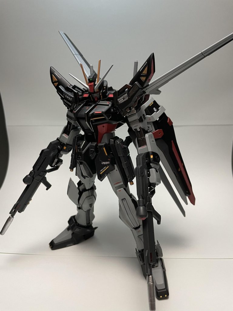 エールストライカーも用意し、シールドはネオジム磁石でスラスター部分に取り付け可能