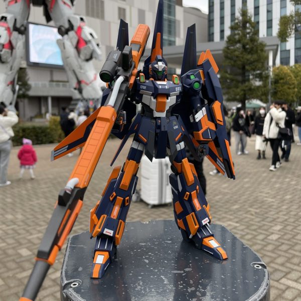 ジムナックラー改進捗状況今回は腕のアーマー制作。パテ盛りが苦手すぎて大変だったけど、なんとなくいい感じに纏まってきた。盾にはクローやらパイル