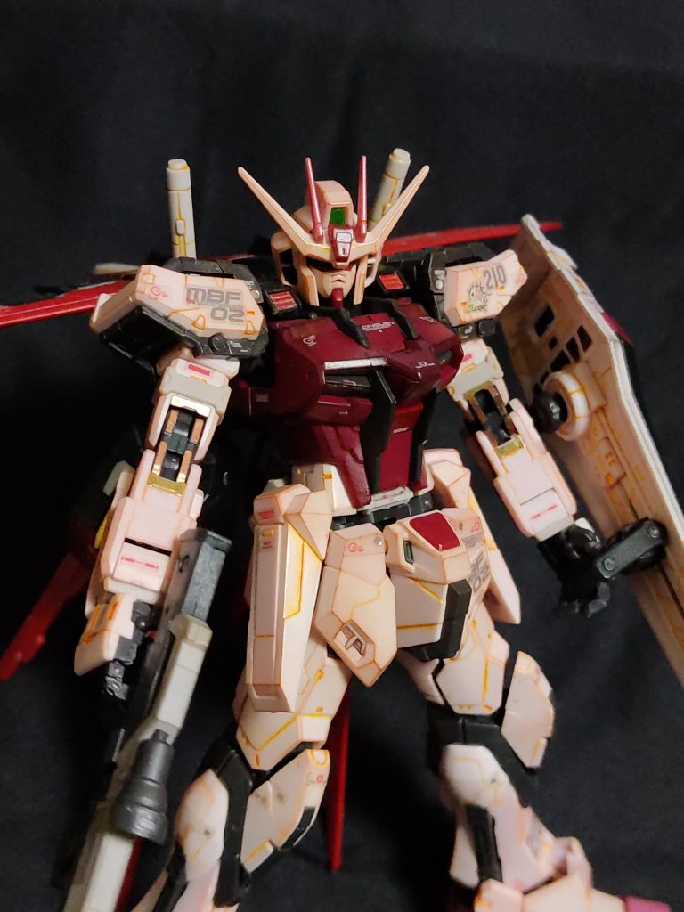 全身が薄いピンク色なので、オレンジでスミ入れし、エッジ強調はブラウンです。全体のトーンは整ったかな。