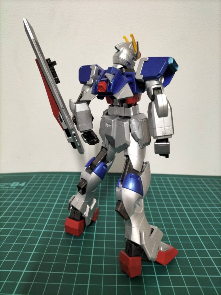 戦う漢の背中………実は飛べるんだ!何処ぞのバトロイドみたいに翼を長く大きくしたくなります(笑)