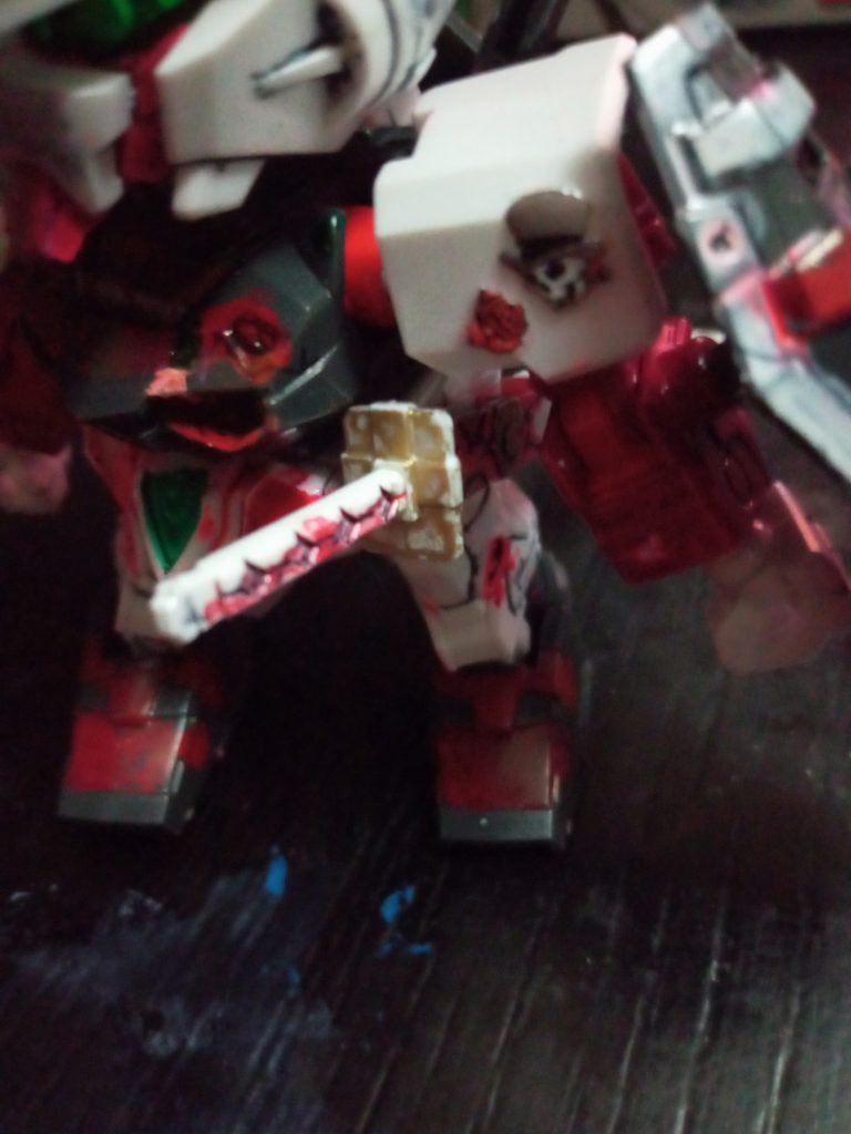 ちなみにこいつは【死神のバラ】隊にいるラッキーナンバー08を持つパイロットが操っています。左肩にスカルとバラのロゴ、右肩、シールドに08を貼り付いてます(´-`).。oO(言えない、07のデカール失敗したから08になったなんて。。。