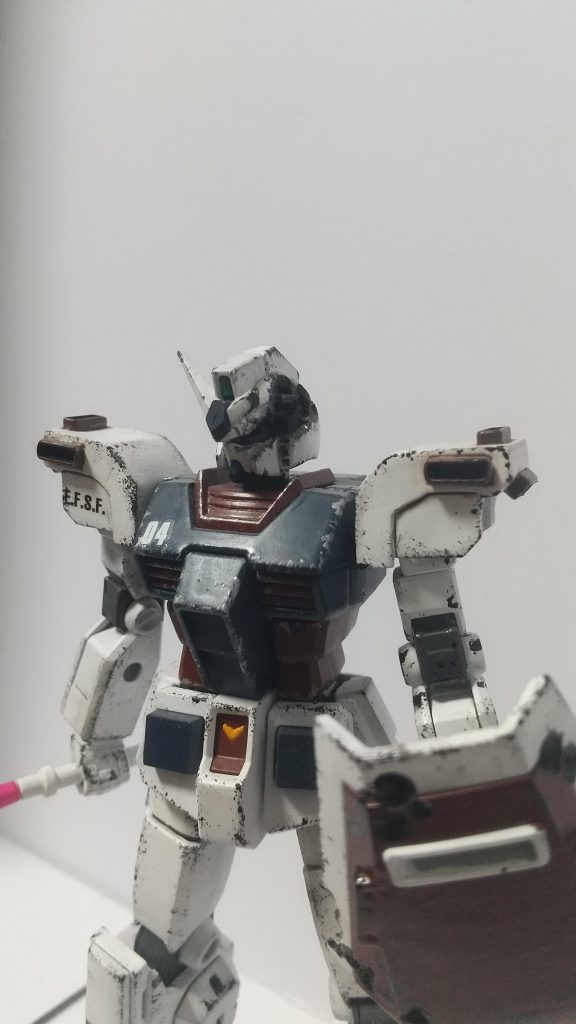 横から。顔はピンバイスで穴を開けてそこからデザインナイフで削ってます。