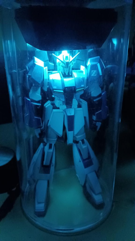 100均ケース in GUNDAM–3枚目/制作者：ワイルドタナカ