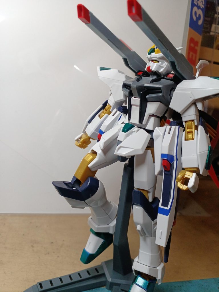 このユニットはハイパーデュートリオンエンジンの発展型、セプテットデュートリオンエンジンを有しており、その火力はかすれただけで機体を爆散させるほどの威力だ。