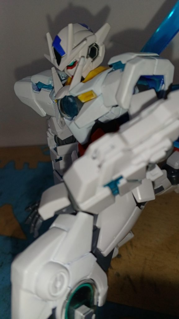 搭乗者は刹那・F・セイエイ、二機の世界線は違うが世界を平和にすることは同じだ。刹那「これより、再び、武力介入を行う。」