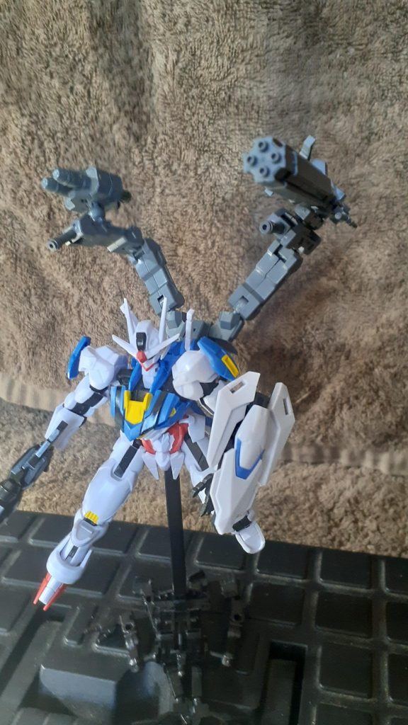 バックパックはサブアームにしてガトリング、ミサイル、ビームガン兼サーベルで