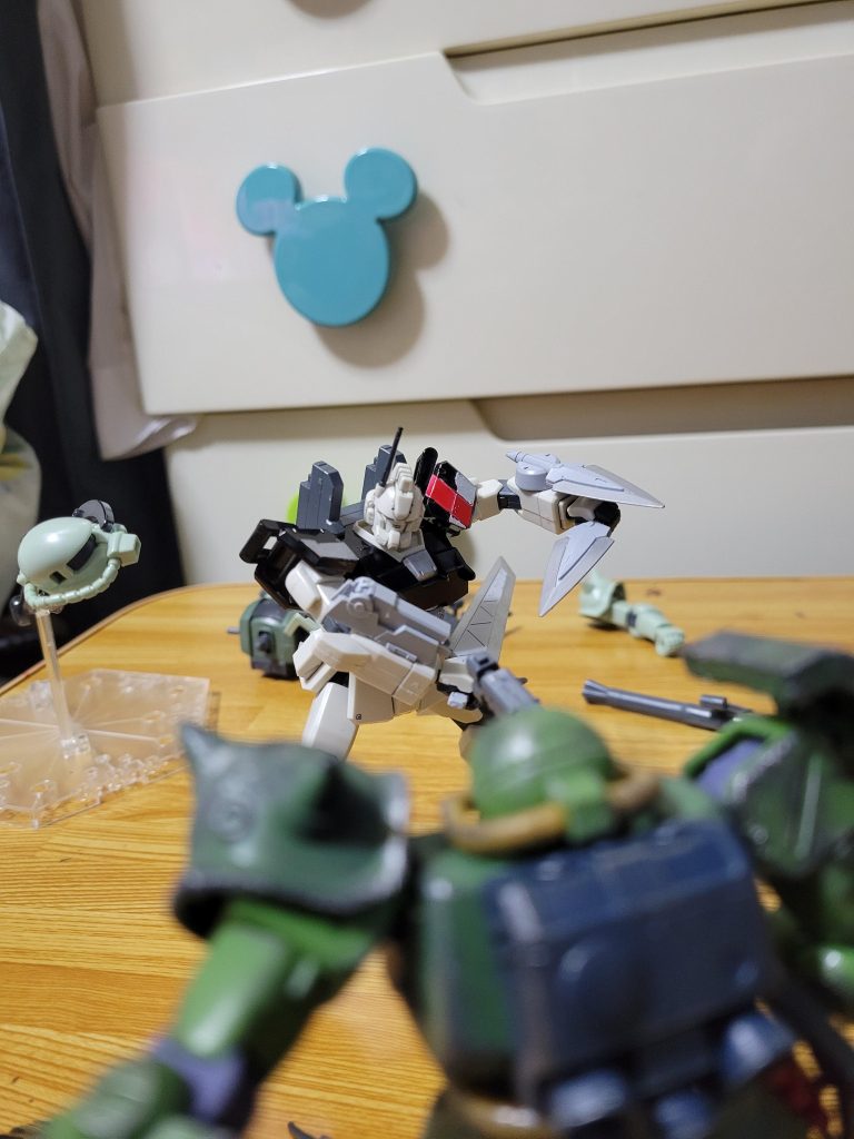 近接戦を仕掛けるEz8