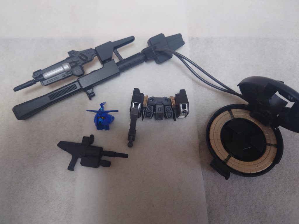 主な変更点は武器・頭部・バックパックでやはりG-UNITである以上強化パーツ類は全て装備可能にしたかったので干渉しないスペースと追加の3ミリ穴をバックパックに増設してます。