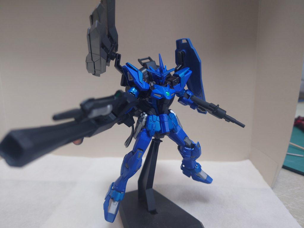 増設した3ミリ穴のおかげでヴァイエイトの武装と強化パックの武装を併用可能になってます