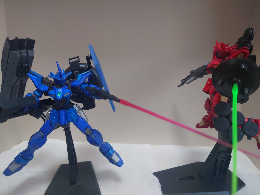 ビームサーベルもメリクリウスのライフルを改良して銃剣にしているので近距離での緊急的な対応力もあげています。