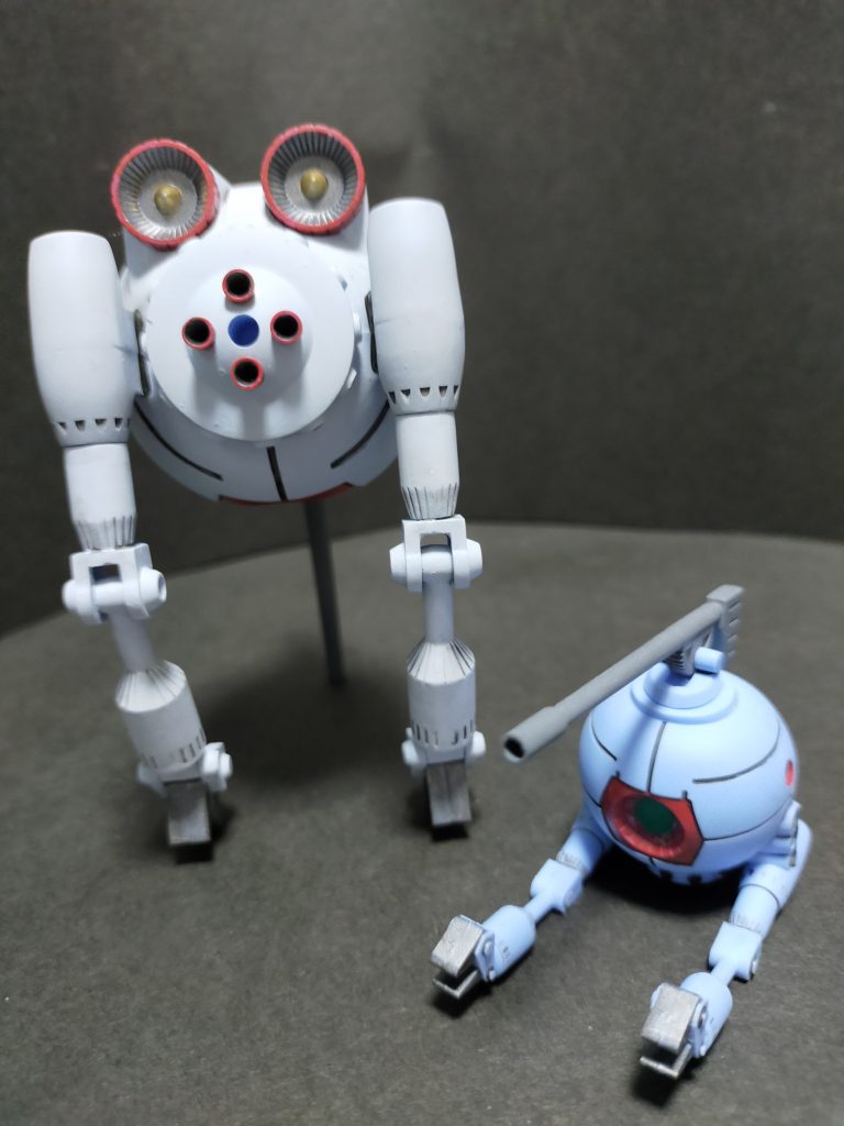 バーニアに金を添えて。小さなバーニアは内側ちょっと削ってそれなりに。300円で結構な時間遊べるので、旧キットのコスパって凄いと思う今日このごろ。次はガンキャノンやります。