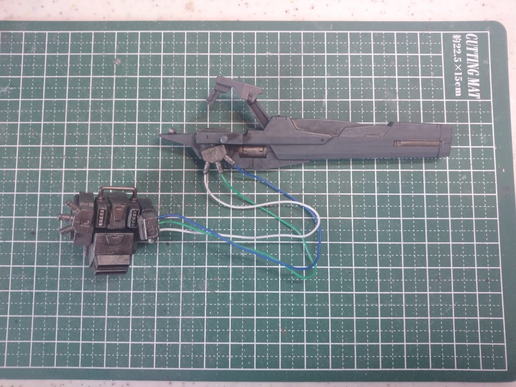 バックパックとビームランチャーはこんな感じです。