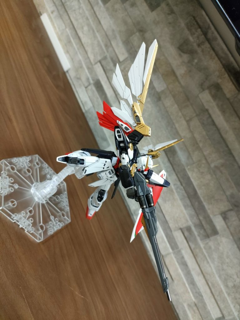 先に作成したEW版より関節が丈夫でポーズも取りやすく👌羽根の意匠も有機的で素敵っ。