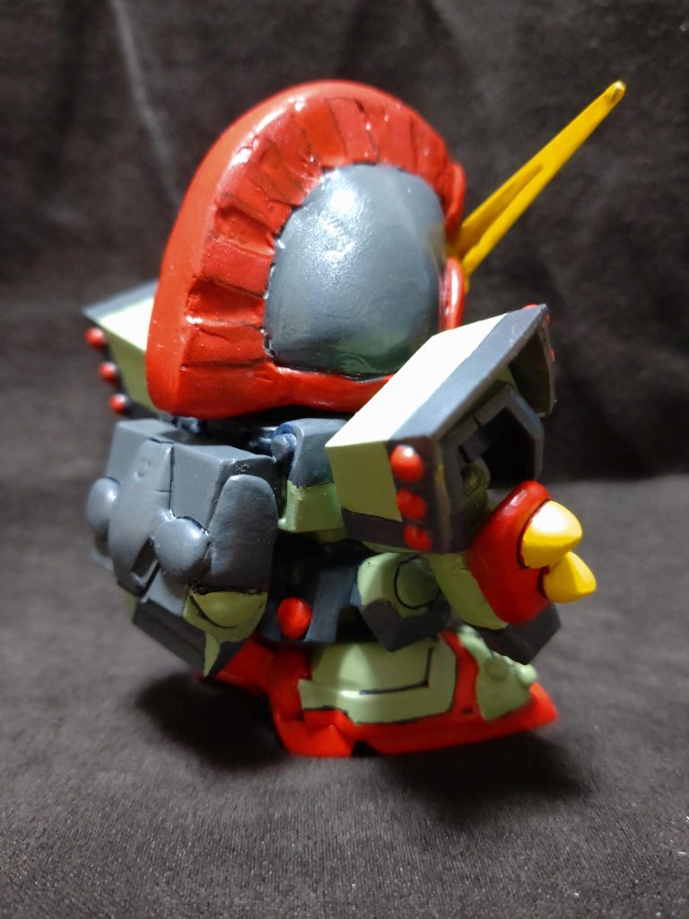 特徴的な2段になってる肩アーマーはプラ板で製作。丸リベットはセリアのジュエルシール。塗装は水性筆塗りです。