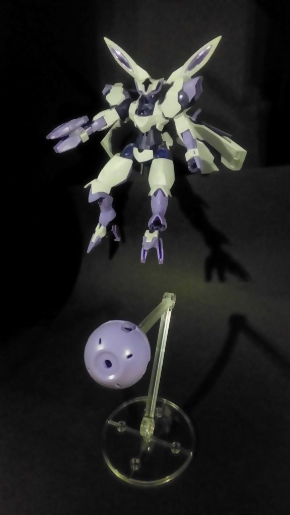 ノンキネティックポッドを射出!しかし、台座が一つしかないので同時に飛ばせるのは1つのみッ……!!加えて、リード線接続ジョイントを入れていた箱の中で紛失……仕方ないから射出したノンキネティックポッドを蹴り飛ばし囮に使う「ノンキネティック・キックオフ・ポッド」へ変化!明らかに間違っているけどこれしか使い道が無かった。