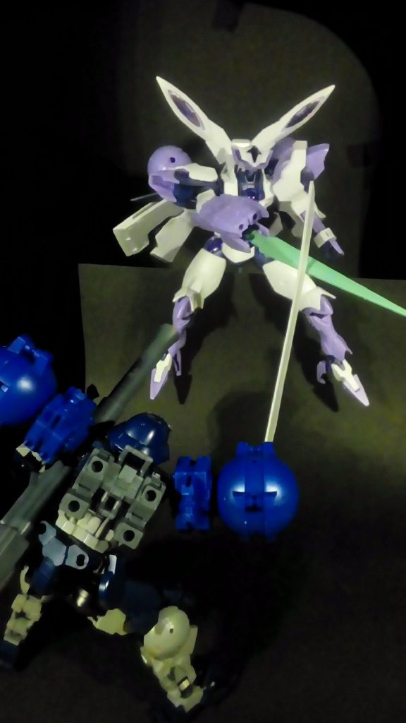 ベイオネットで近接戦闘手持ちの機体でベギルベウと近接の打ち合いしても問題なさそうなのが圧倒的に少なかったので……(流石にガンダム相手じゃ荷が重い)ガンダムでは無いけど