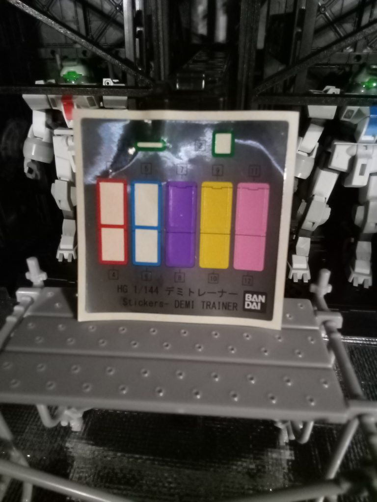 オマケ2実はデミトレーナーは、あと3機購入予定です。流石にこんなシールを見せられたらやりたくなるって！5機のデミトレーナーが揃う事でようやく解禁出来るネタがあったりします。「デミトレ特戦隊」&「デミトレDE5MEN」の2つ！！いつかネタでやってみたいものです......（その前に買えれば良いけどね）