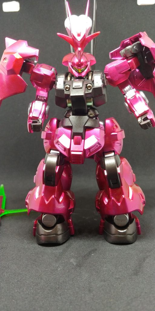 今回はシールも使わず目の部分も自分で作るパーツが簡単なのもありますが、やっと一番良い感じの出来